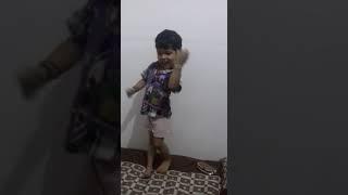 Cute girl dance.. Le photo