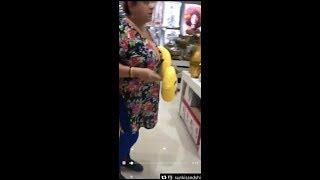 Young girls vs Aunty.... Viral video of aunty in mall
